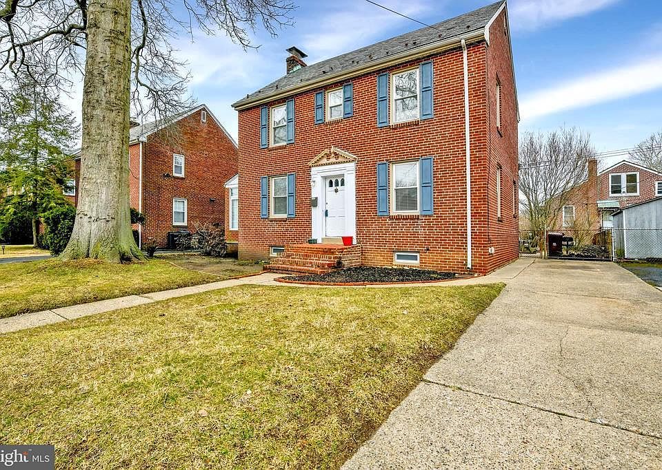 1st image of 1703 Linden St