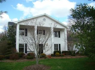 1115 Woodlake Dr, Lawrenceburg, KY 40342