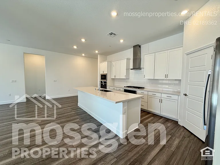 5666 Sailrock St — Photo 23