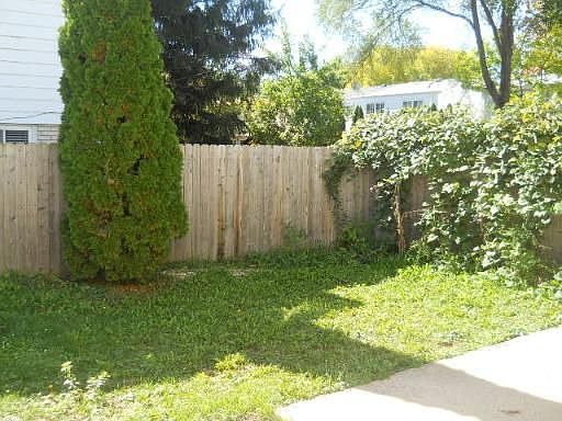 2nd image of 1415 E Lillian Ave