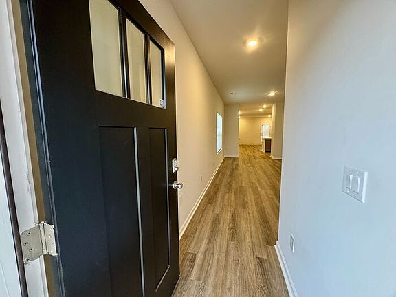 4th image of 3240 Cool Springs Ave SW