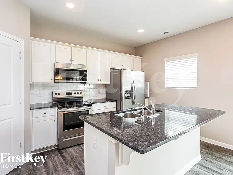 2814 Curbstone Ln — Photo 8