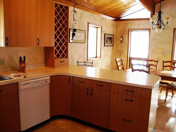 3rd image of 1715 Wolverine Ln