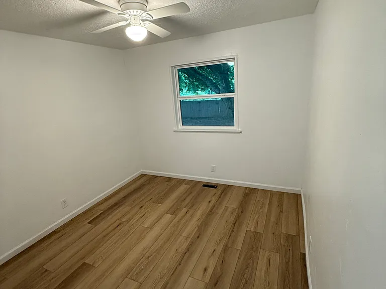 401 W Chickasaw Ave — Photo 5