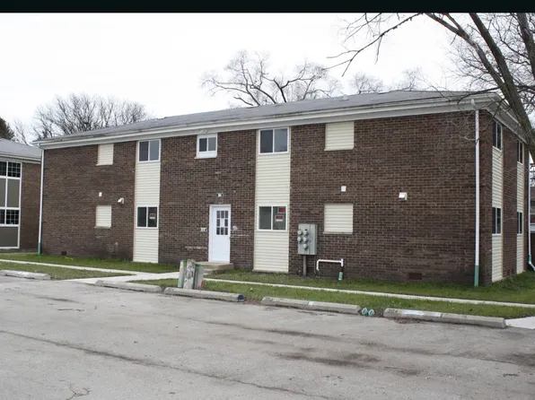 304 Wilshire Dr APT 1, Sandwich, IL 60548