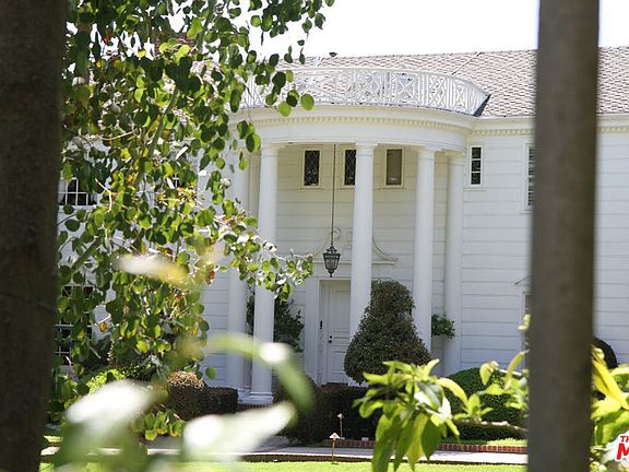 5th image of 251 N Bristol Ave