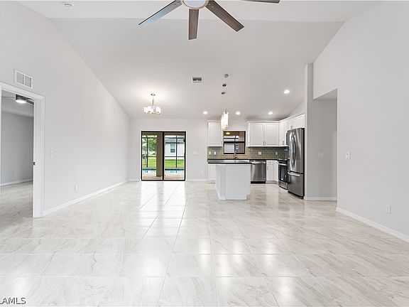 3rd image of 4017 SW 17th Ave