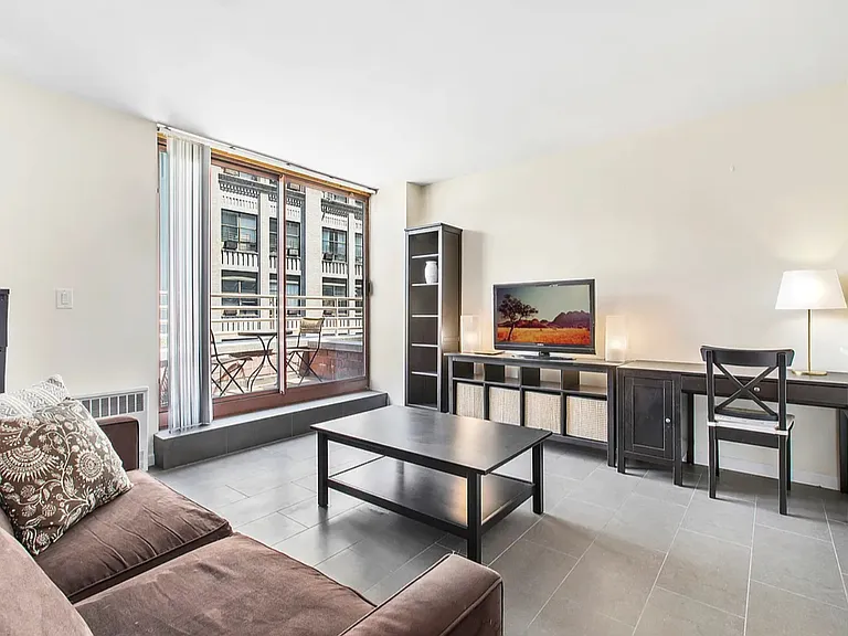 393 W 49th St #5Y — Photo 3