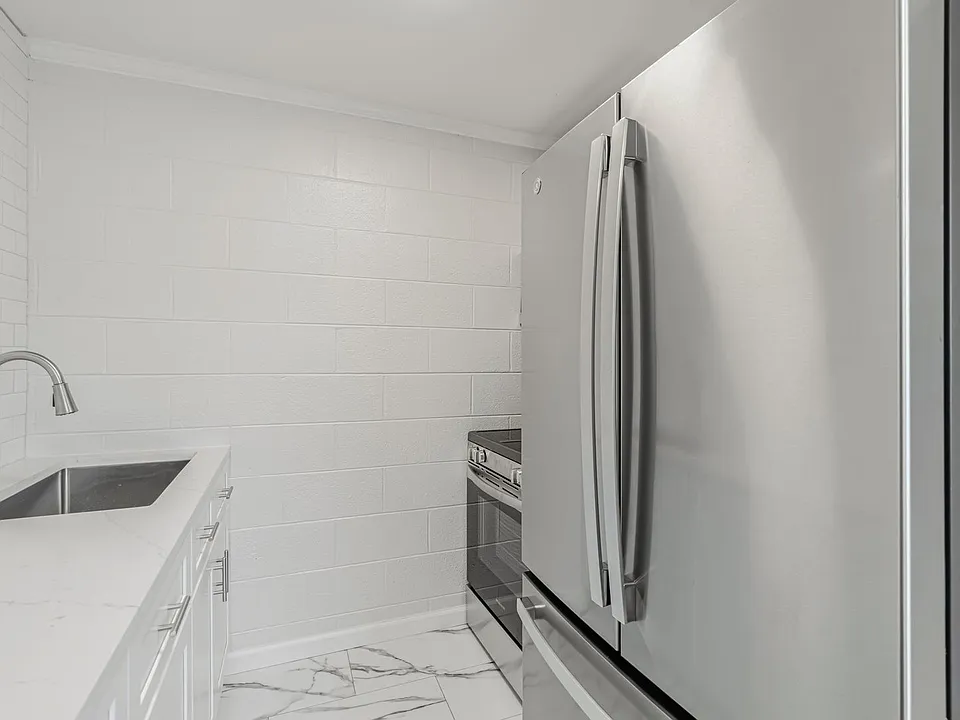 2114 Washington Ave #8
