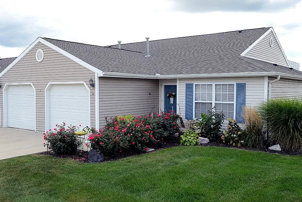 Redwood Olmsted Township — Photo 1