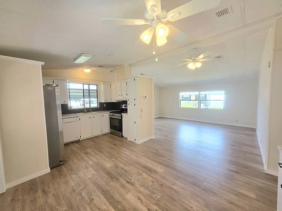 4th image of 791 E Palm Valley Dr