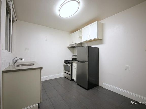 3rd image of 4728 Balboa St APT 1