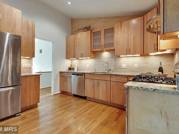 4th image of 1 Farsta Ct