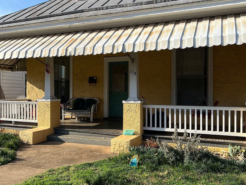 715 Grave St, nice front porch!