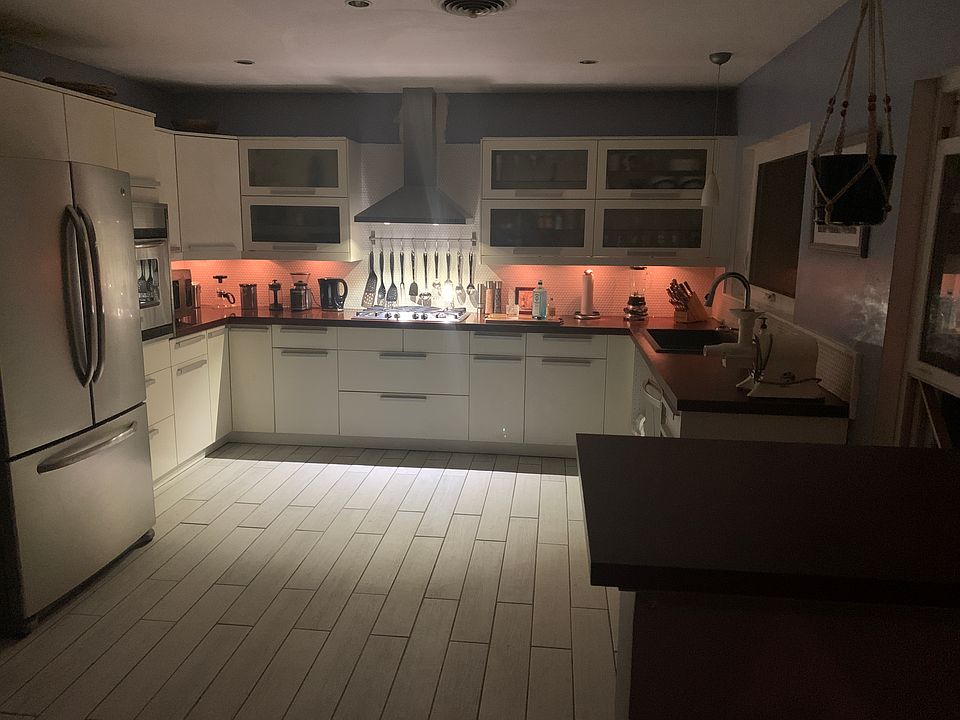 1st image of 110 Calumet Pl