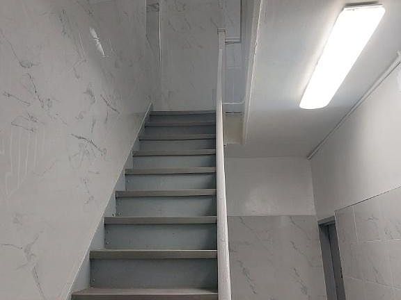 5th image of 753 E 6th St APT 6