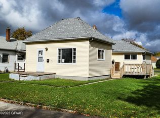 106 5th St NW, East Grand Forks, MN 56721