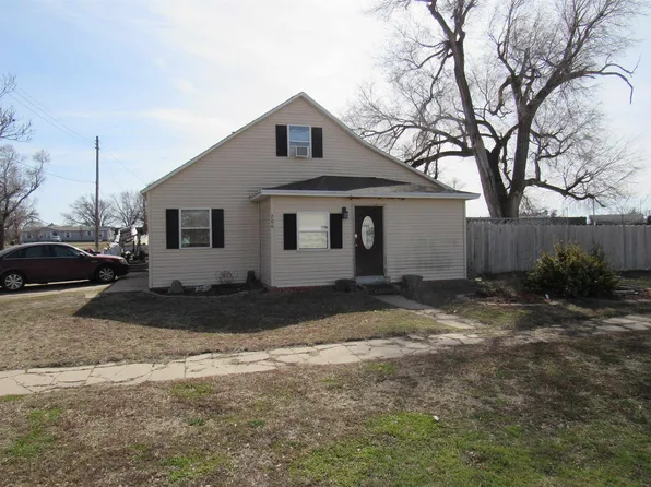 206 E 4th St, Fairfield, NE 68938