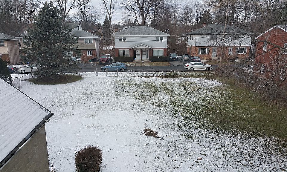 2nd image of 116 Wellington Ave