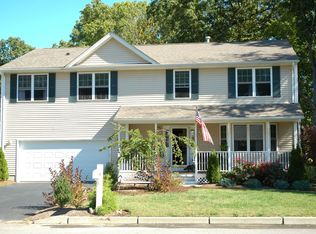 45 Gilcrest Dr, West Warwick, RI 02893