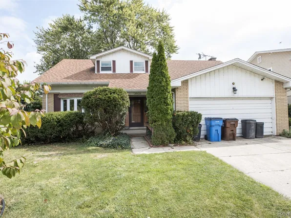 29823 Kingsbridge Dr, Gibraltar, MI 48173