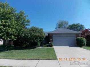 2565 Taylor Dr, Troy, MI