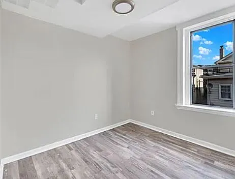 84 2nd St #4 — Photo 4