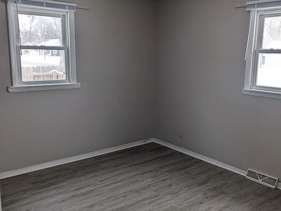 4th image of 4057 Buchanan Ave SW