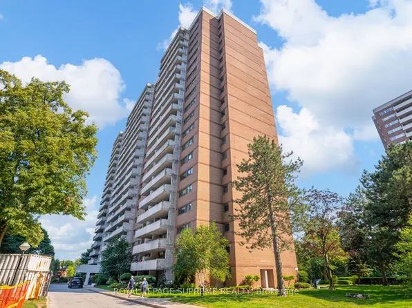 250 Scarlett Rd #305, Toronto, ON M6N 4X5