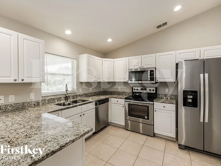 11104 Corrigan Ave — Photo 9