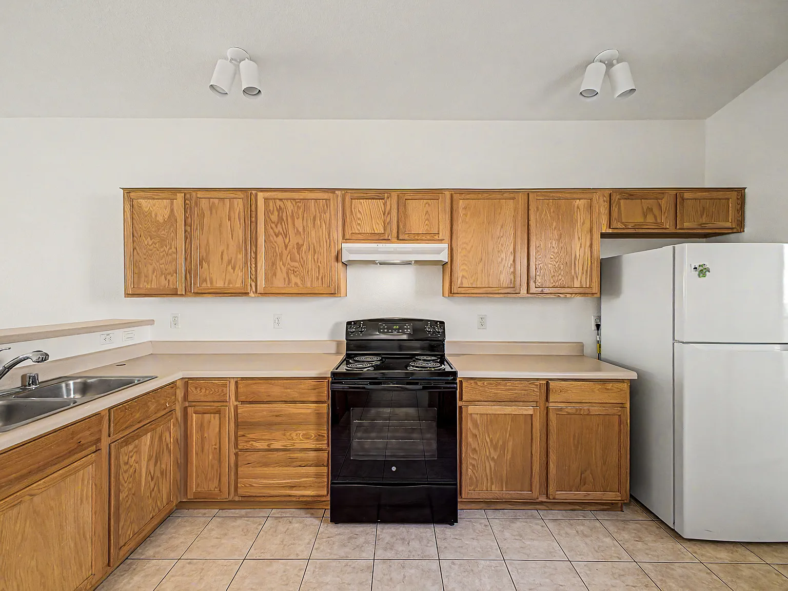 3 bed, 1240 sqft, $2,300 — Photo 3