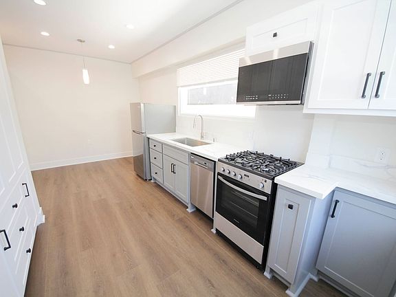2nd image of 3671 Mentone Ave #10