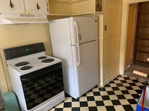 3rd image of 208 W 67th St
