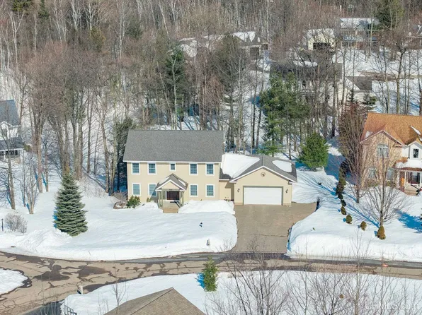 2831 Westview Dr, Marquette, MI 49855