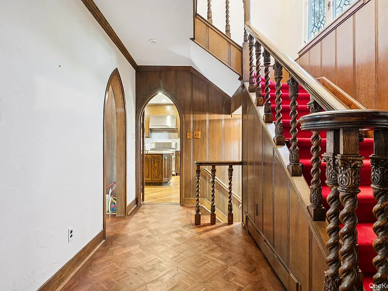 18 Heights Rd — Photo 9