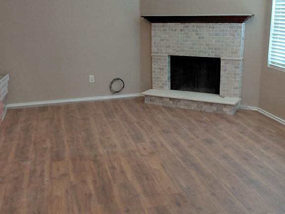 5th image of 1906 Drake St