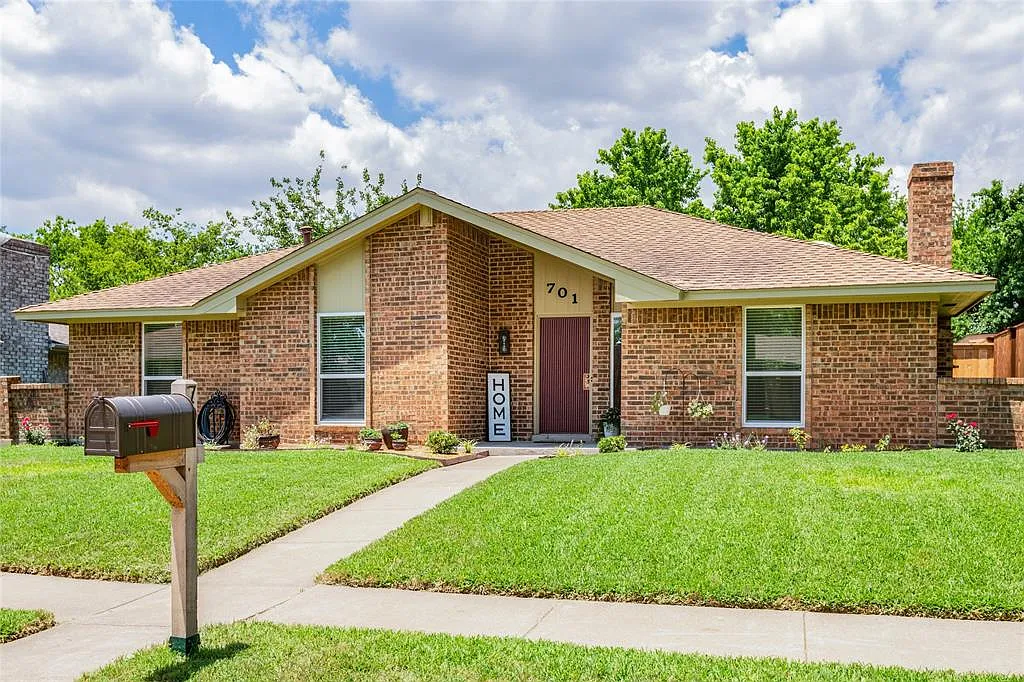 701 Kingsbridge Dr photo 1