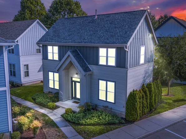 1042 Treaty Oaks Dr, Nashville, TN 37209