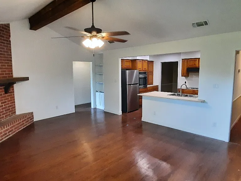 209 Basswood St — Photo 11