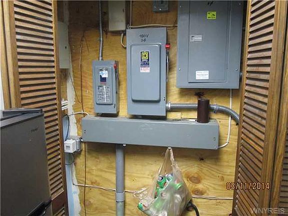 3rd image of 15 Peuquet Pkwy
