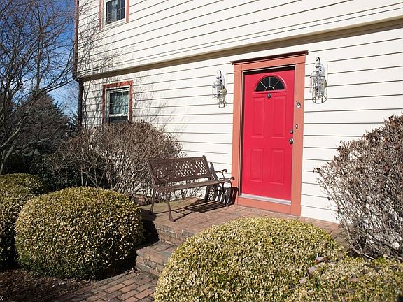 4th image of 2615 Larch Dr