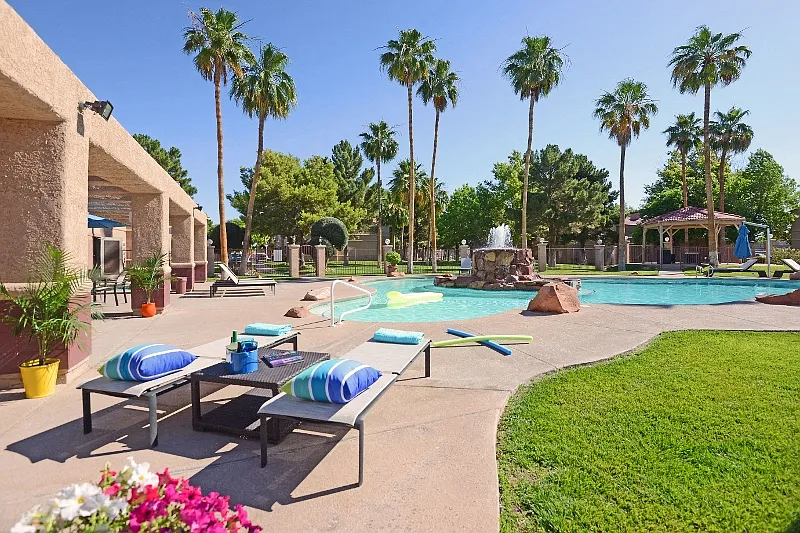 Cabana Club Apartments — Photo 1