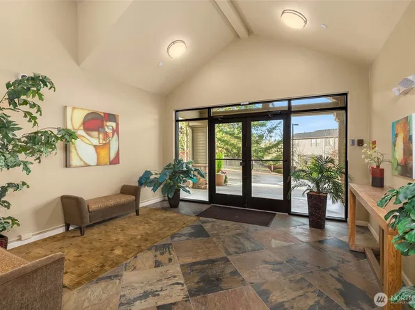 6800 132nd Place SE #E207, Newcastle, WA 98059