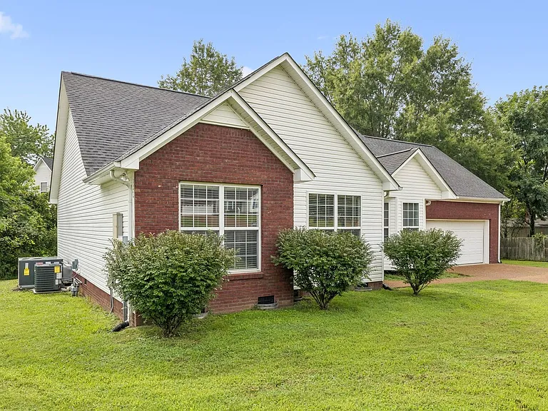 3106 Jeffrey Ct — Photo 2
