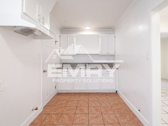 3rd image of 428 N Poplar Ave APT E