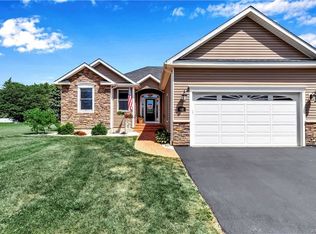 961 Foxcroft Rd, Grand Island, NY 14072