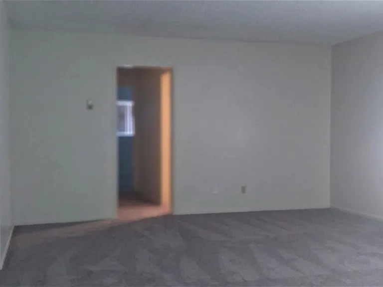2033 E 3rd St #2D — Photo 6