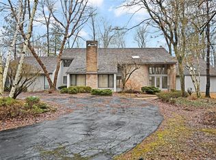 55 Stonewood Dr, Moreland Hills, OH