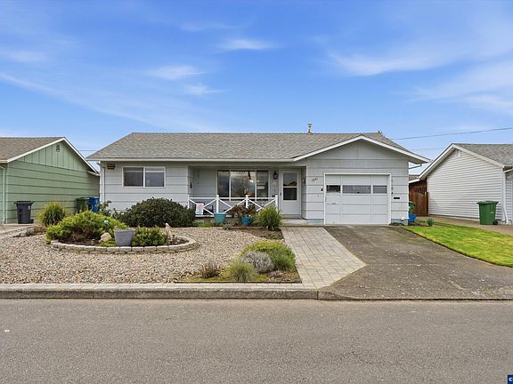 3rd image of 1841 Umpqua Rd