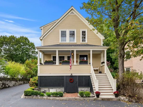 12 Capen St, Milton, MA 02186